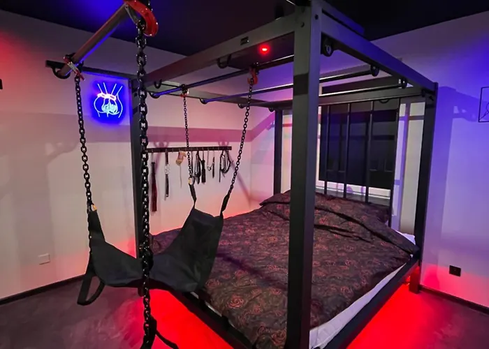 Czerwone Drzwi Bdsm Lovers Dla Par שורזוב